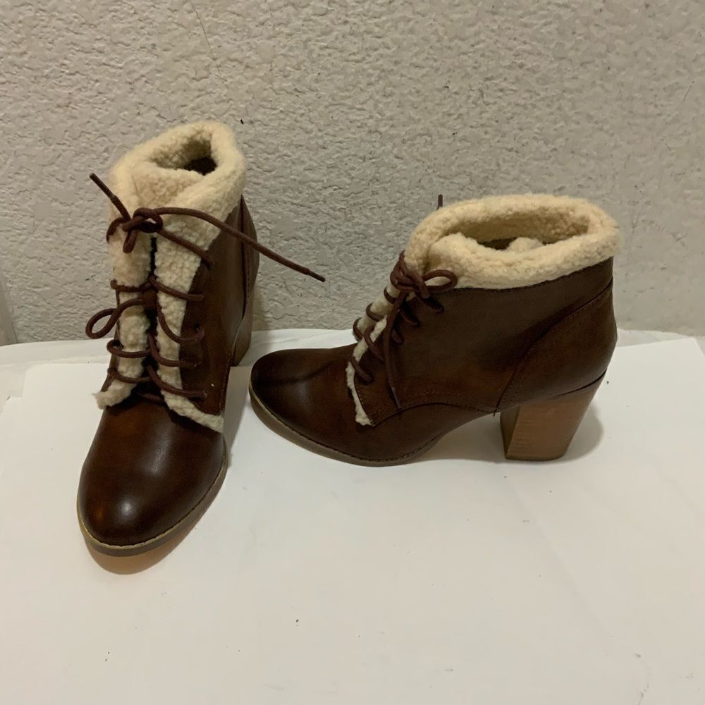New Restricted Women's Brown Ankle Boots With Sherpa Fur Trim Size US 6